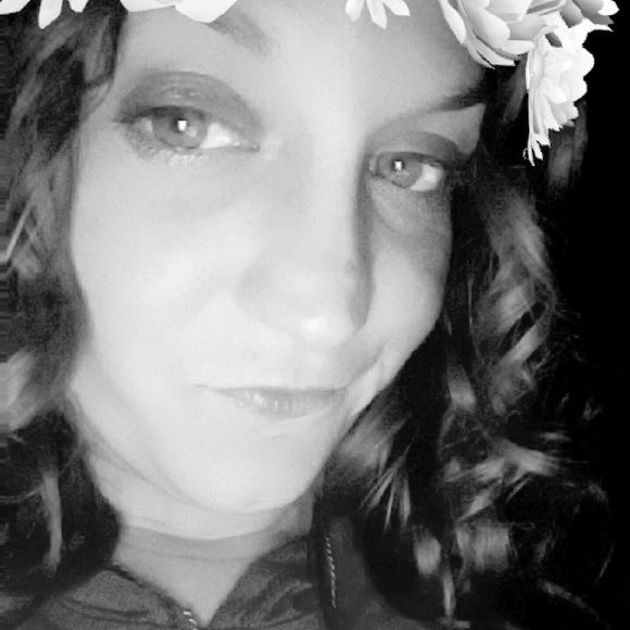 Meet your Posher, Tiffany - Picture 1 of 1